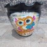 Macetas, jarrones y cuadros pintados a mano