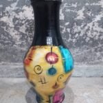 Macetas, jarrones y cuadros pintados a mano