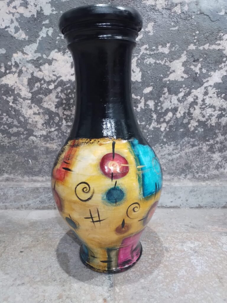 Macetas, jarrones y cuadros pintados a mano