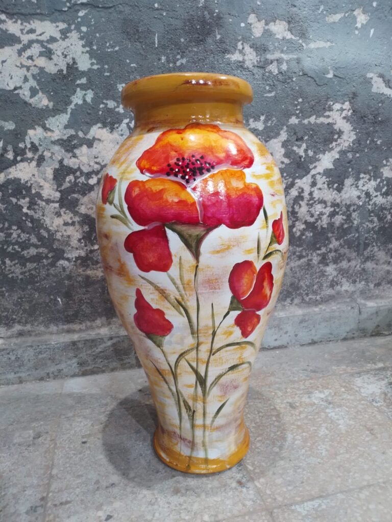Macetas, jarrones y cuadros pintados a mano
