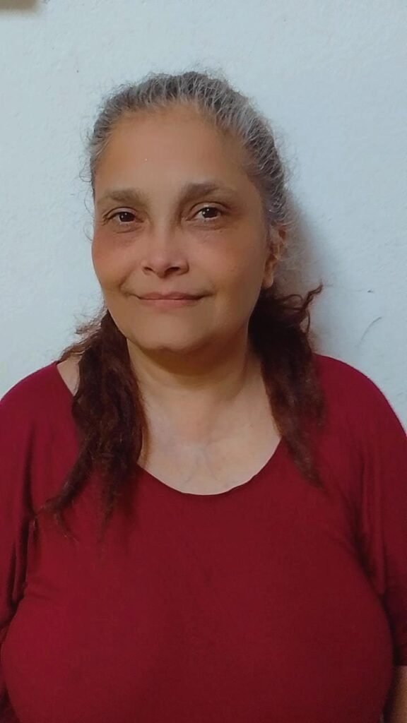 Cuidadora de adultos mayores o ni