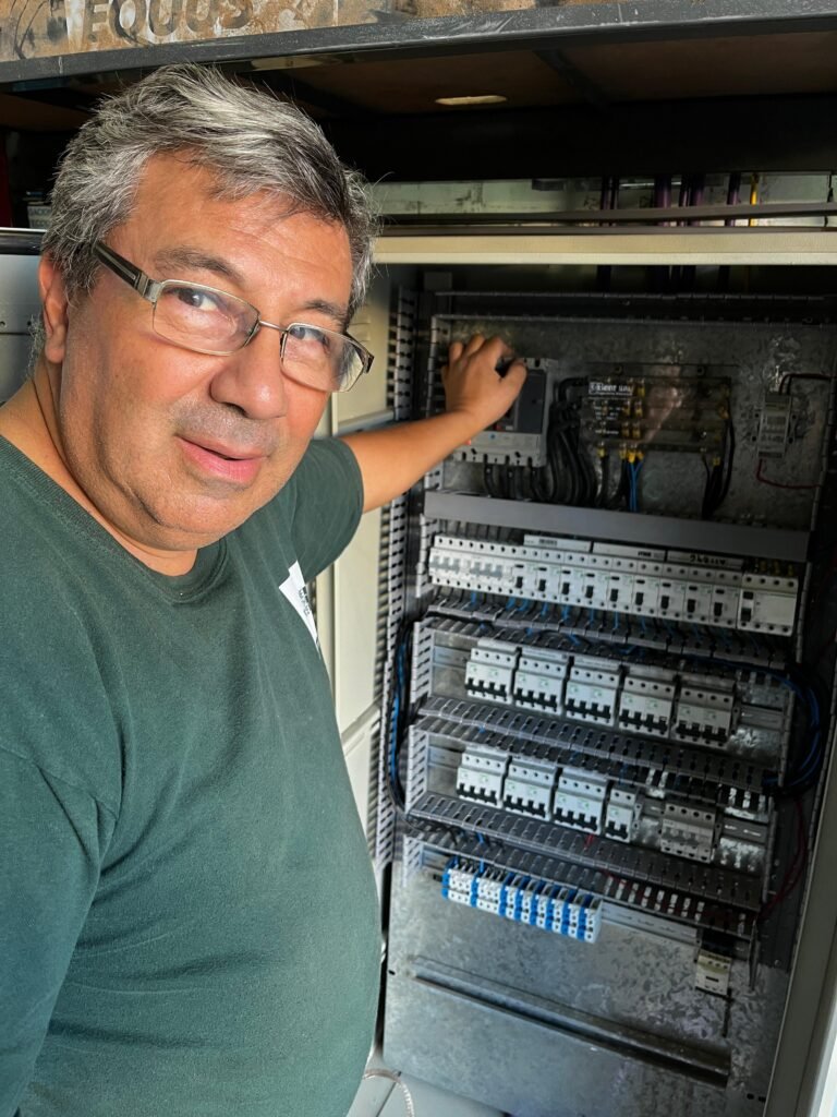 Electricista y electrónico