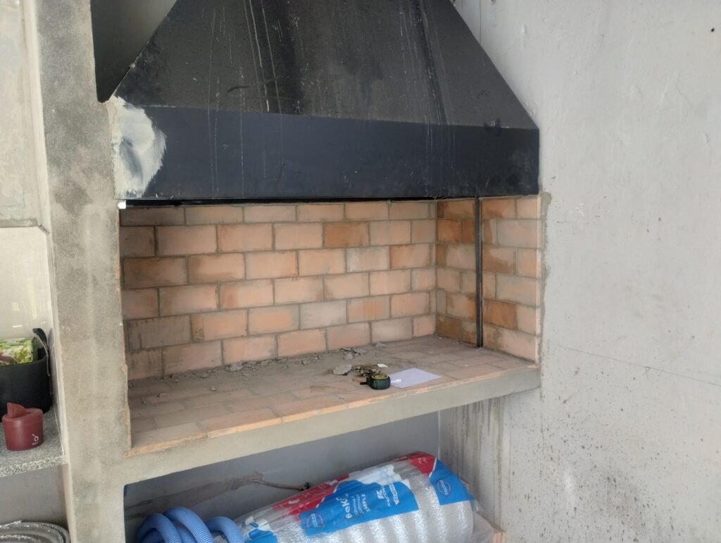 H.P. Herrería – Rejas – Portones – Parrillas – Campanas – Chimeneas – lo que quieras en hierro lo construimos!!!