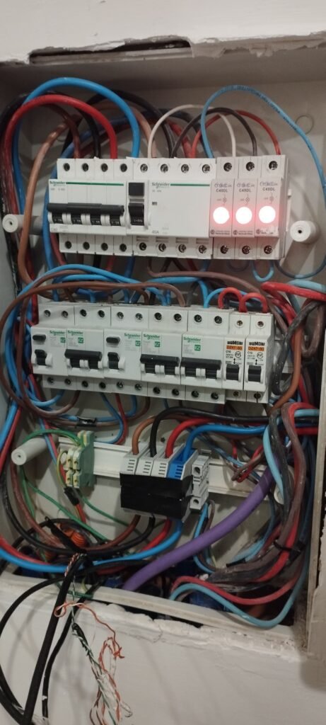 Electricista/ instalación de aires acondicionados