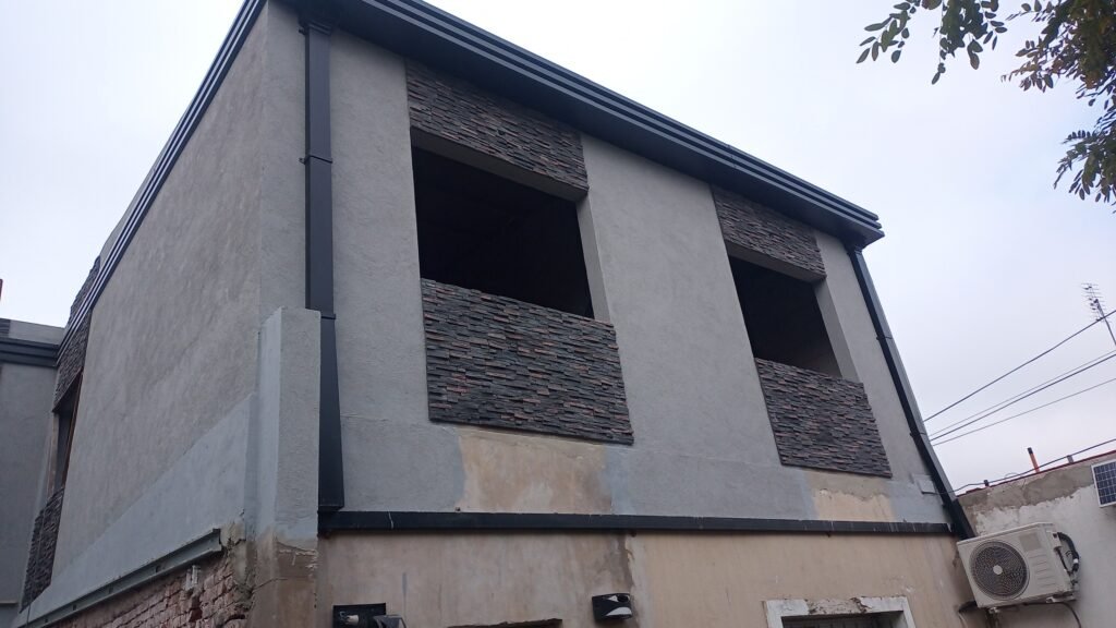 Trabajo en la construcción por cuenta propia y manejo varios rubros en los cuales me capacite