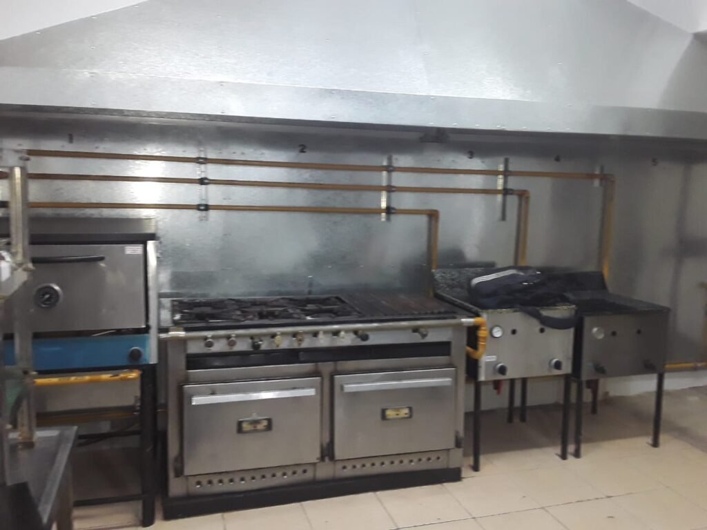 Pagas electricidad yplomeria