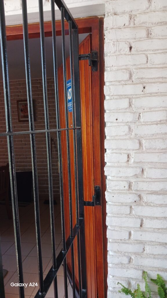 Electricidad, Servicio Técnico en Reparación de Celulares y PC’s, Herrería e Impermeabilización de techos
