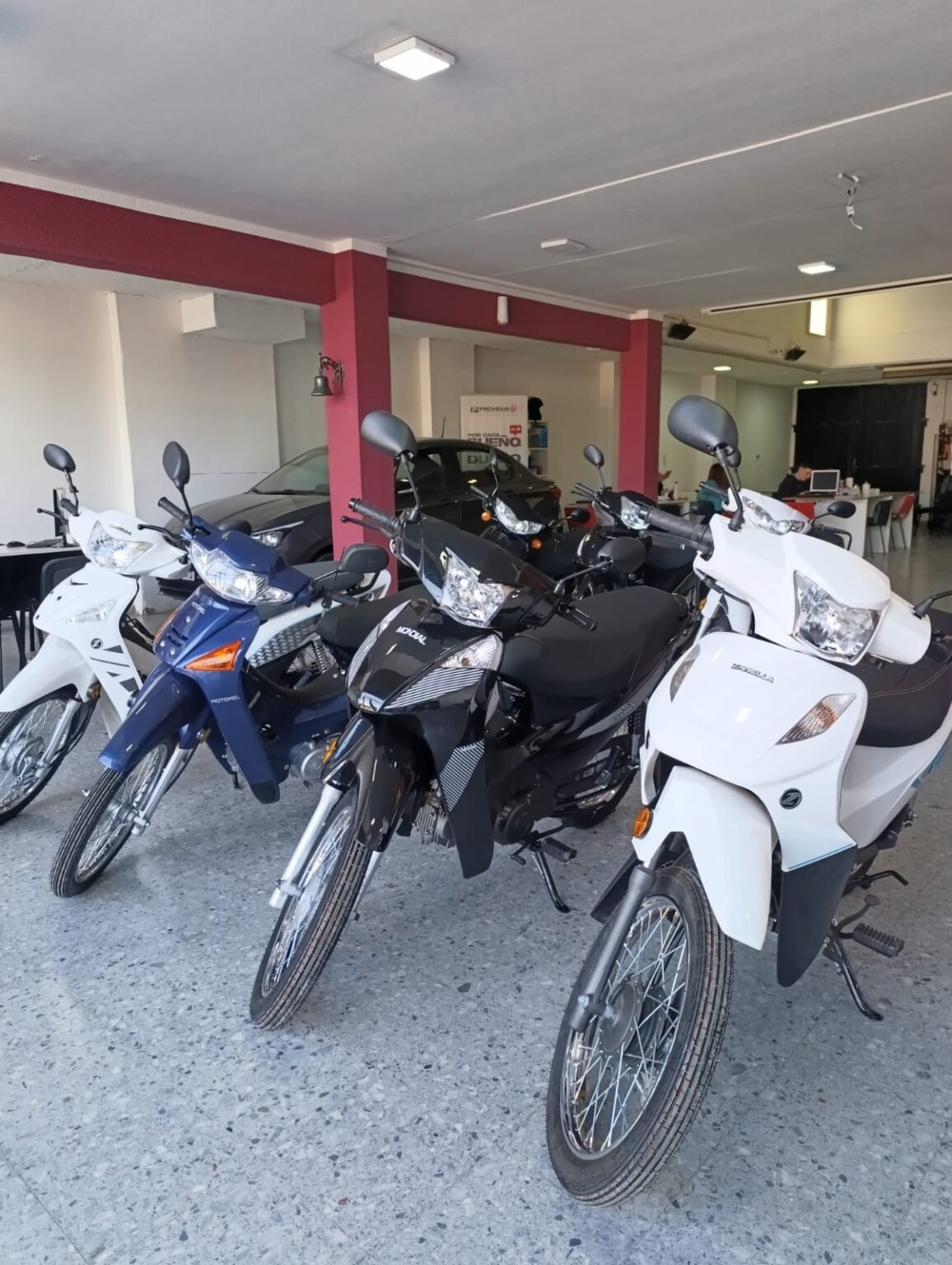 MOTOS