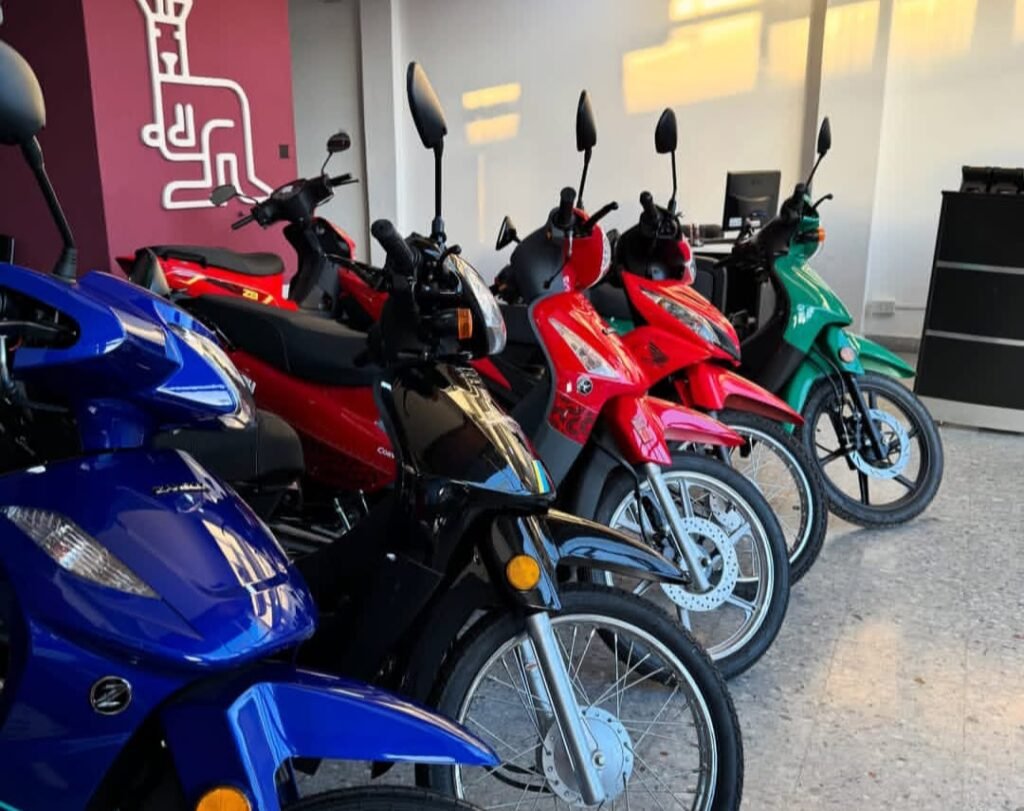 MOTOS