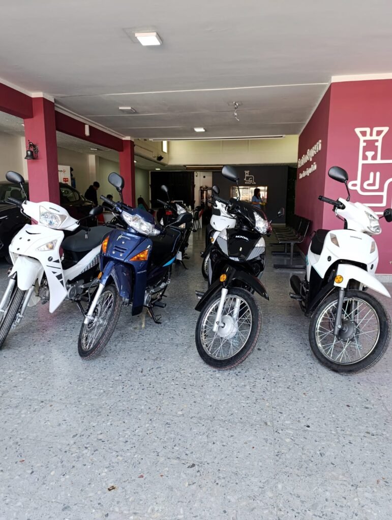 MOTOS