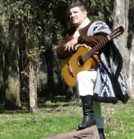 Clases de canto y bombo legüero