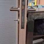 Colocación de puertas placas y de frente