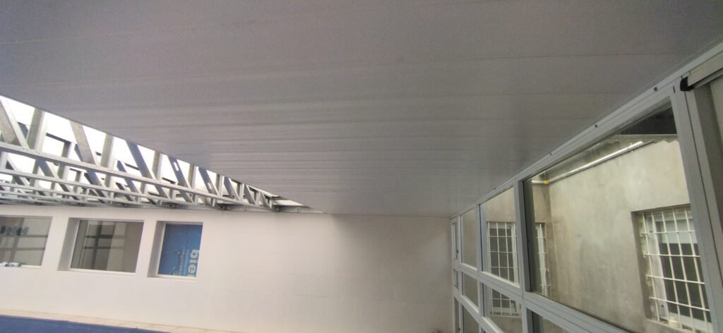 Instalación de durlock, electricidad, herrería y pintura en gral.