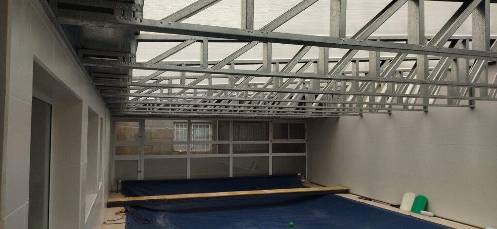 Instalación de durlock, electricidad, herrería y pintura en gral.