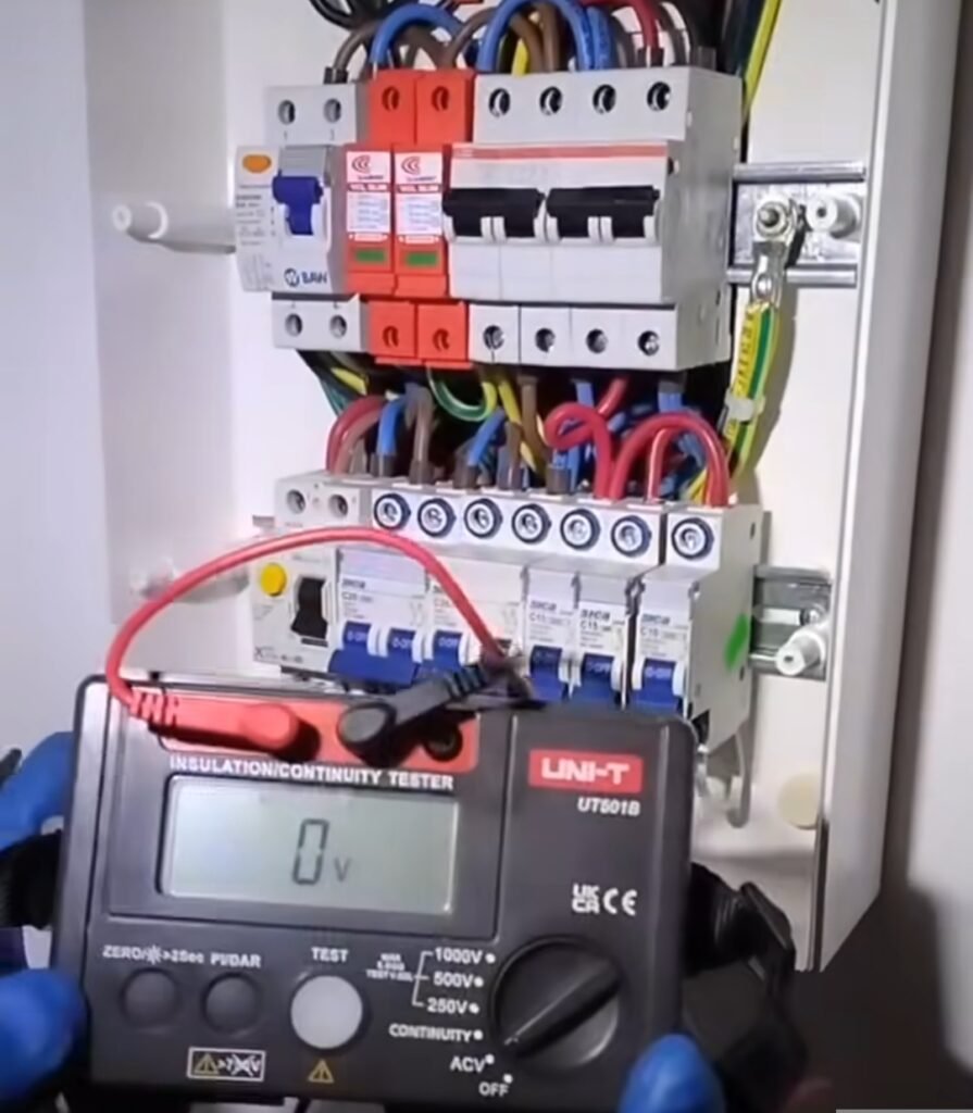 Técnico Electricista