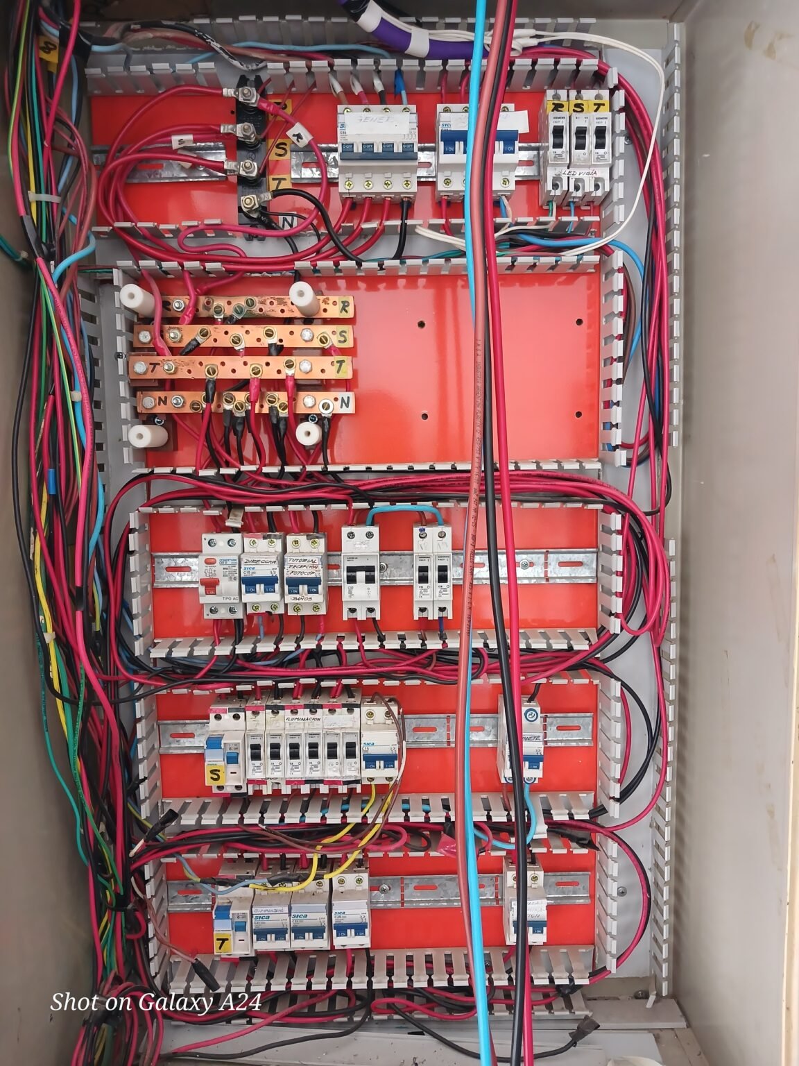 Electricidad y Servicio Técnico de Celulares
