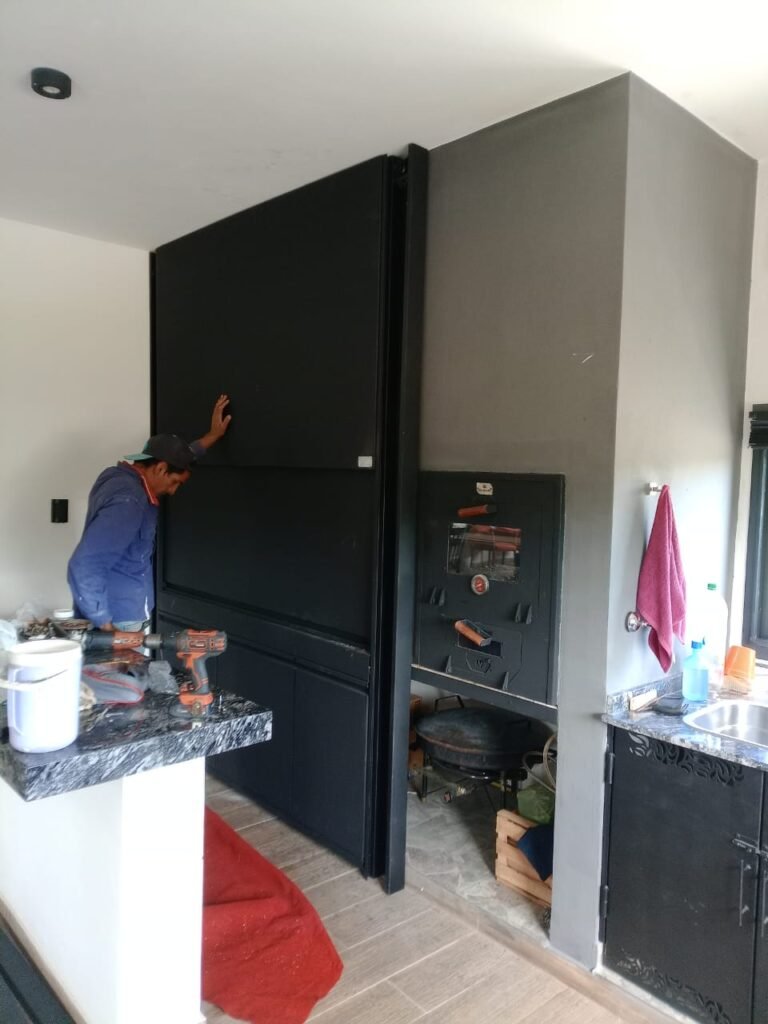 Herrería, carteleria, construcció
