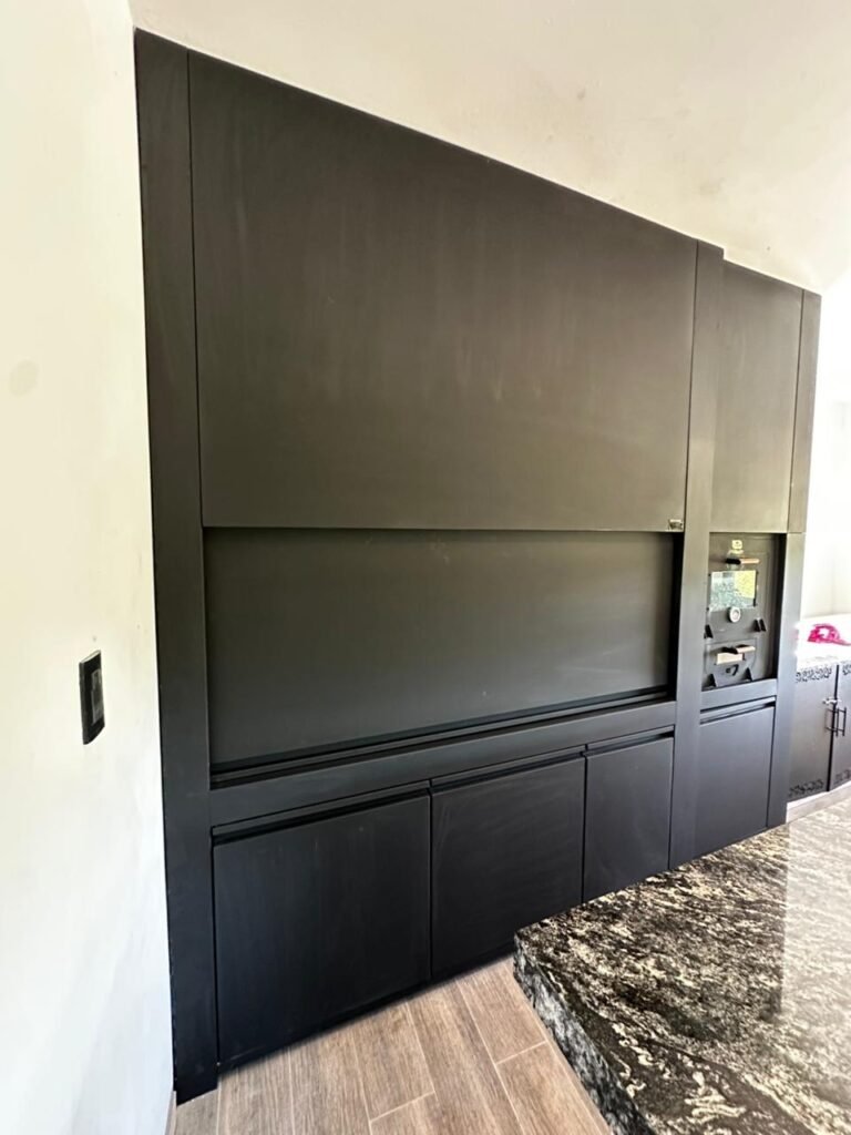 Herrería, carteleria, construcció