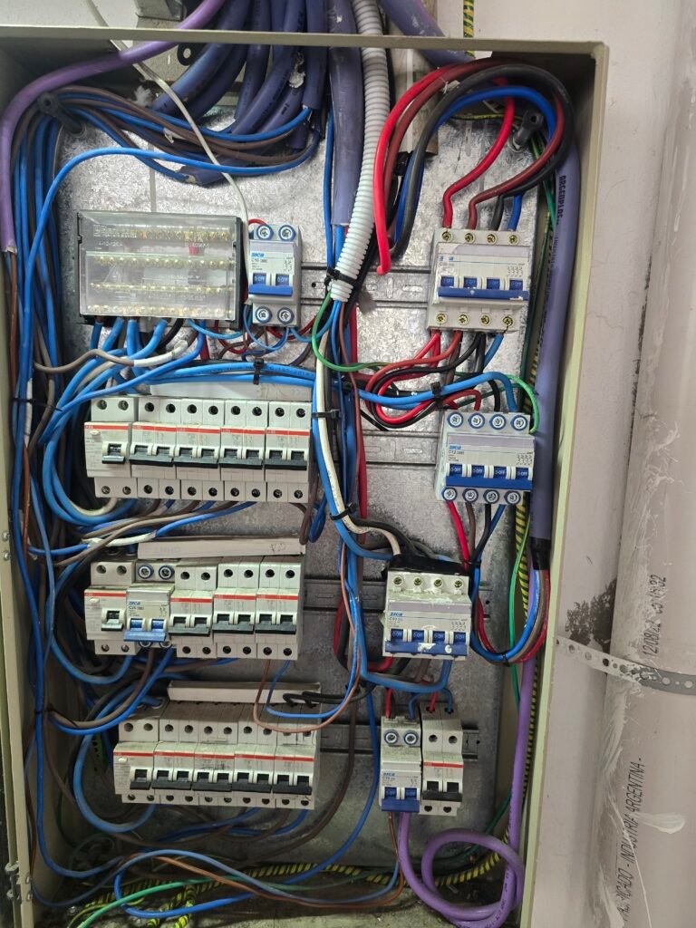 Electricista domiciliario e industrial