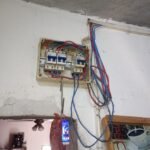 Electricista y técnico en refrigeración.