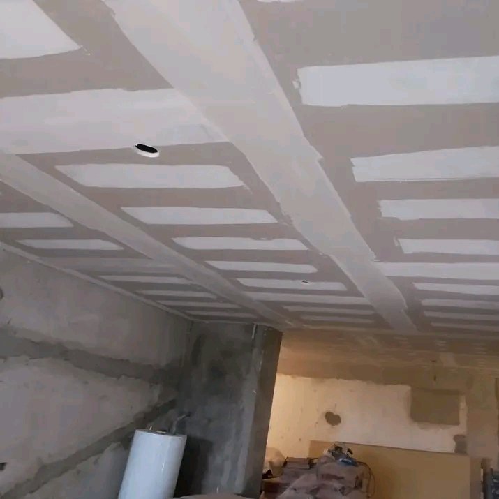 Construcción en seco. Steel framing, cielorrasos(durlock,PVC,machimbre), divisiones, pintura. Techos, electricidad domiciliaria. Pisos flotante. Aislación con celulosa proyectada