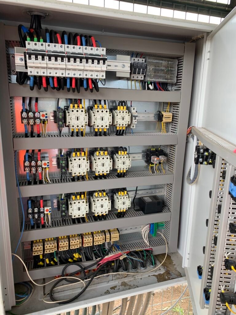 Servicios eléctricos y tableros d