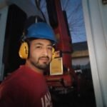 Electricista y manejos de camiones con hidrogrúa