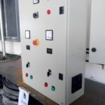 Electricista y manejos de camiones con hidrogrúa