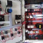 Electricista y manejos de camiones con hidrogrúa