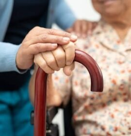 Cuidado de niños y adultos mayores