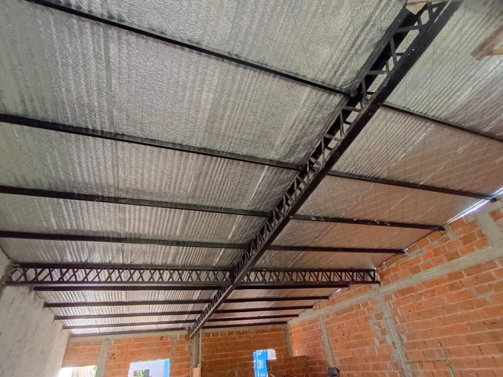 Extrctura metálica cortinas metálicas reparaciones y urgencia techo Zingueria soldadura en jeneral