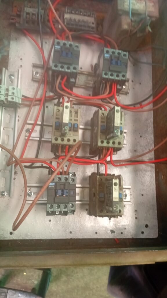 Electricista técnico en refrigeración y electronico