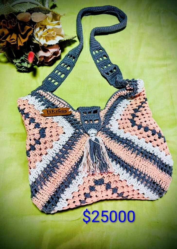 Tejedora, de indumentaria y amigurumis