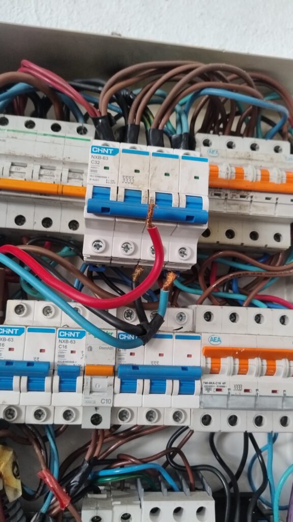 Electricista domiciliario e indus