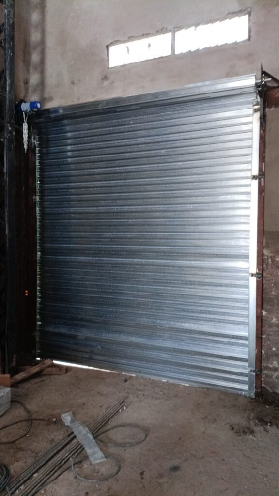 Extrctura metálica cortinas metálicas reparaciones y urgencia techo Zingueria soldadura en jeneral