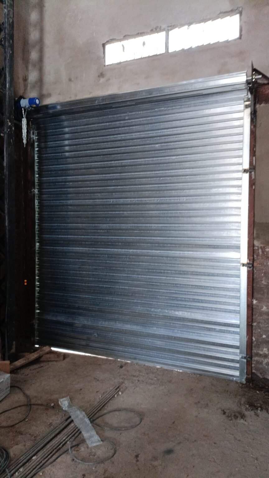 Extrctura metálica cortinas metálicas reparaciones y urgencia techo Zingueria soldadura en jeneral