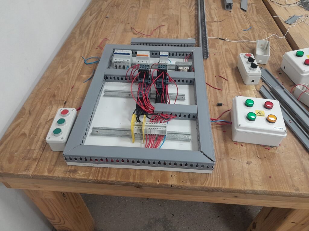 Servicio de Electricidad Domiciliaria y Comercial