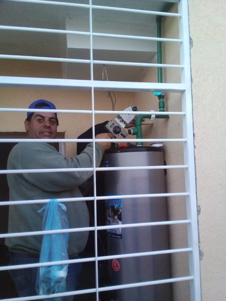 Agua,gas,electricidad.