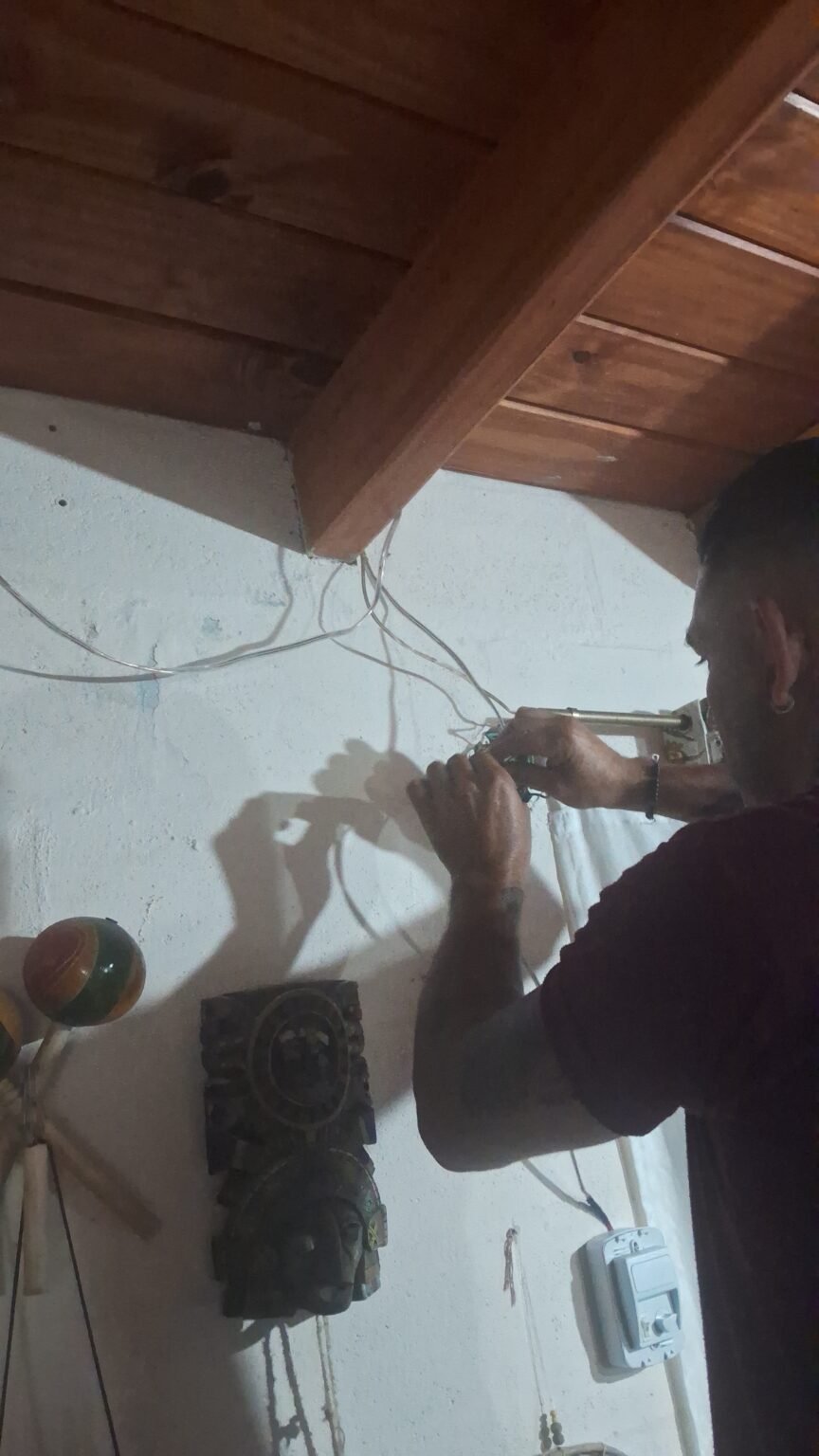 Electricista y Tec. En instalación y mantenimiento de aire