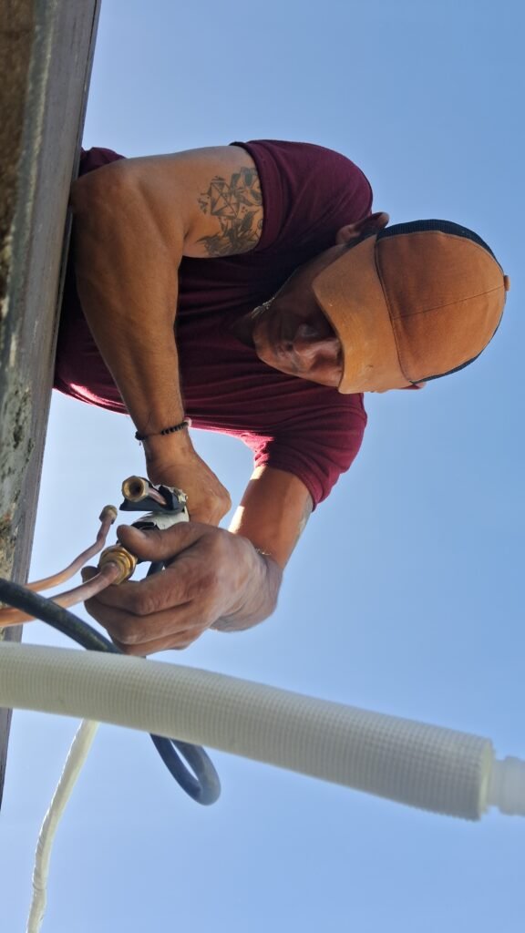 Electricista y Tec. En instalación y mantenimiento de aire