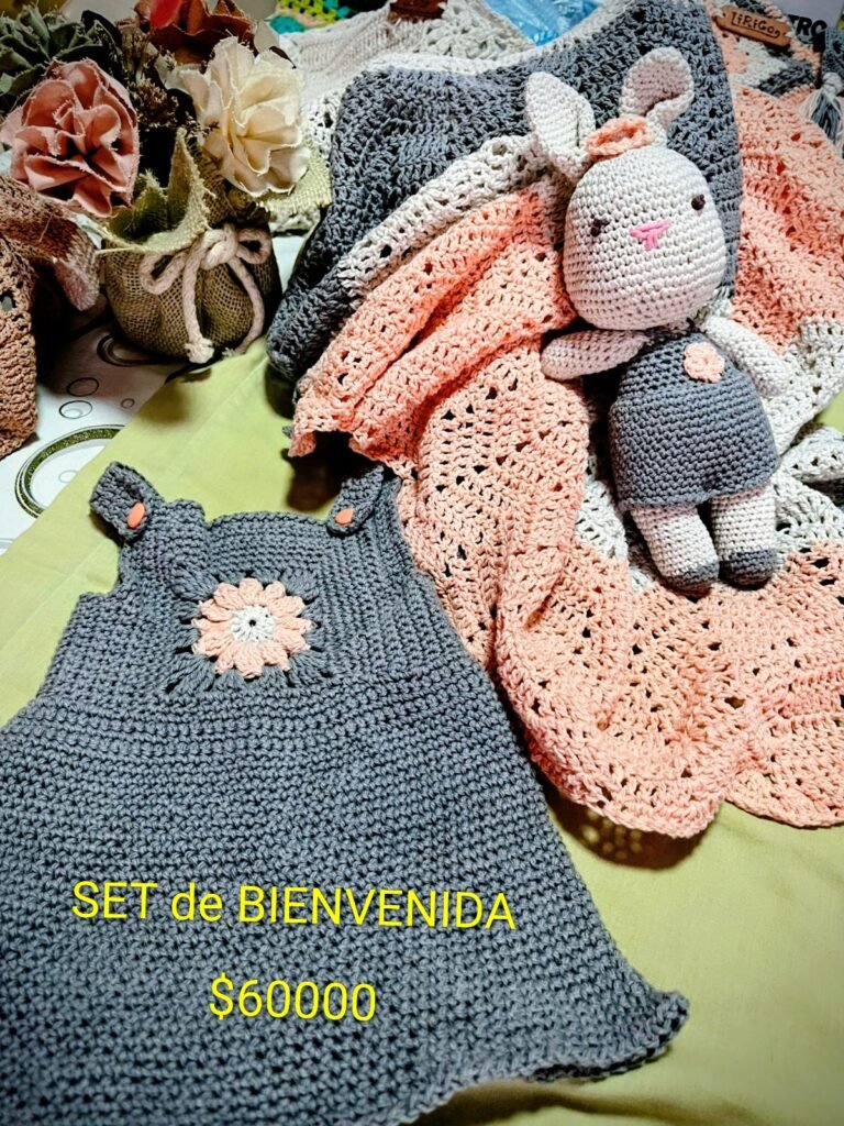 Tejedora, de indumentaria y amigurumis