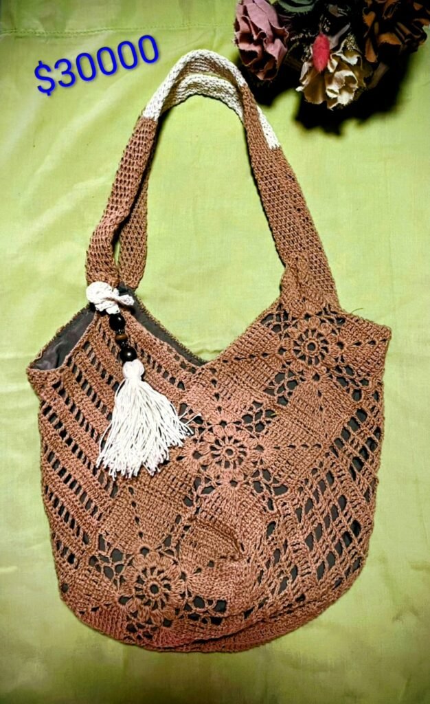 Tejedora, de indumentaria y amigurumis