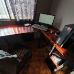 Fabricante de muebles y escritorios de estilo industrial  que combina hierro y madera.