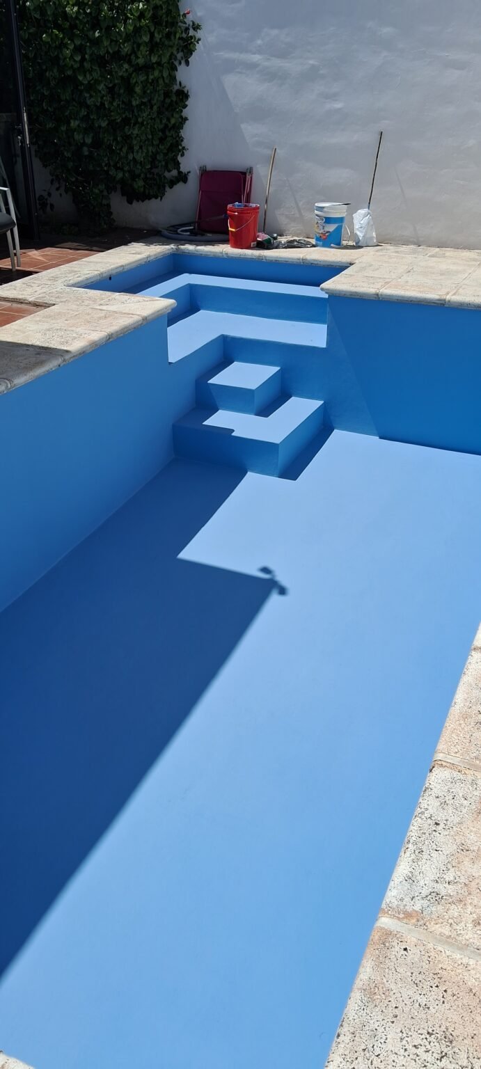 Servicios de restauración de muebles, puertas y ventanas de madera. Pintura en general.