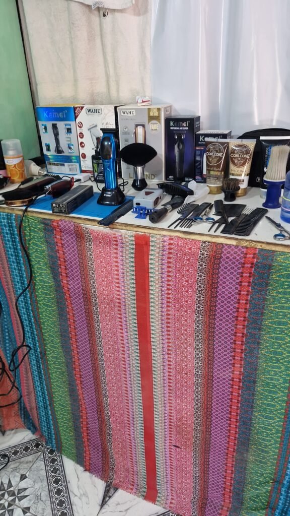 BARBERÍA Y PELUQUERÍA… UNISEX…