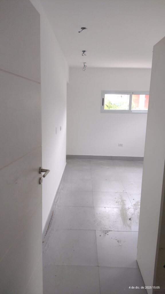 Aplicador de revestimiento acrílico y pintor de obra