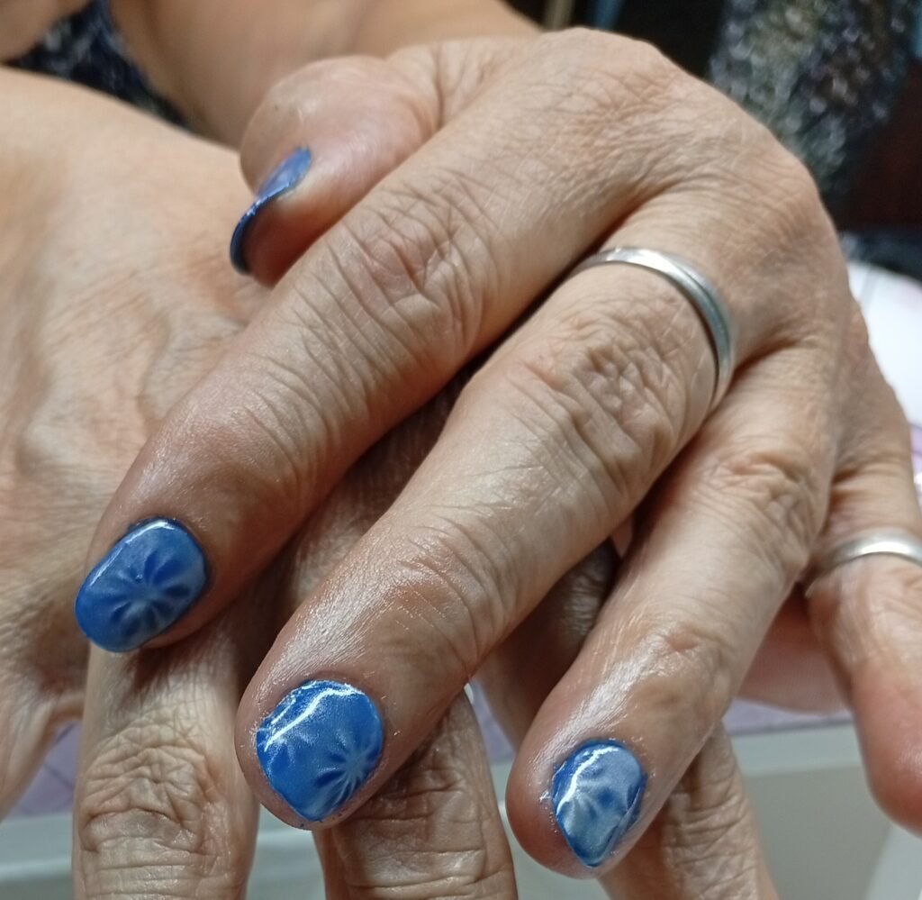 Uñas, pestañas y cejas AINE
