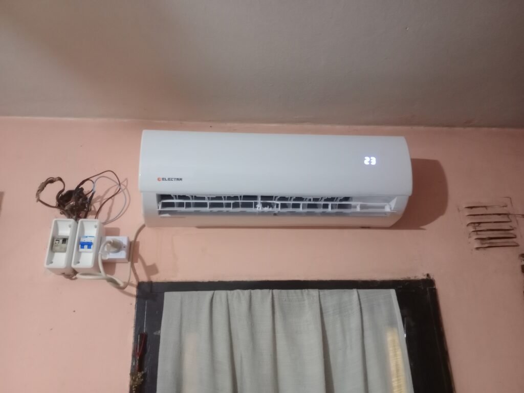 Electricidad Comercial y Dimiciliaris. Aire acondicionado. Instalacion y service.