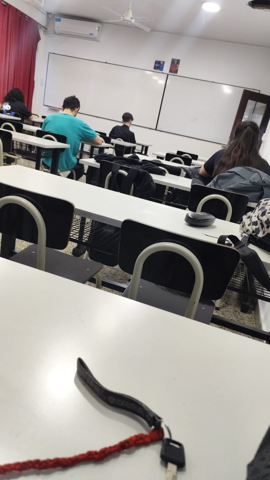 auxiliar enfermero, cuidado de adultos mayores.
