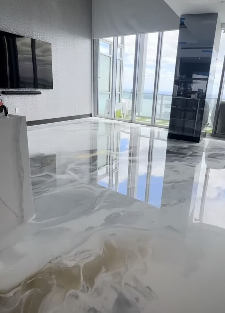 Instalación de porcelanato líquido para pisos y mesadas